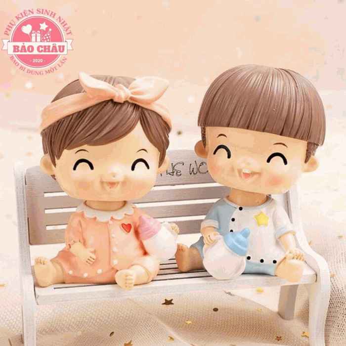 Em bé cầm bình sữa - Trang trí bánh sinh nhật bánh kem